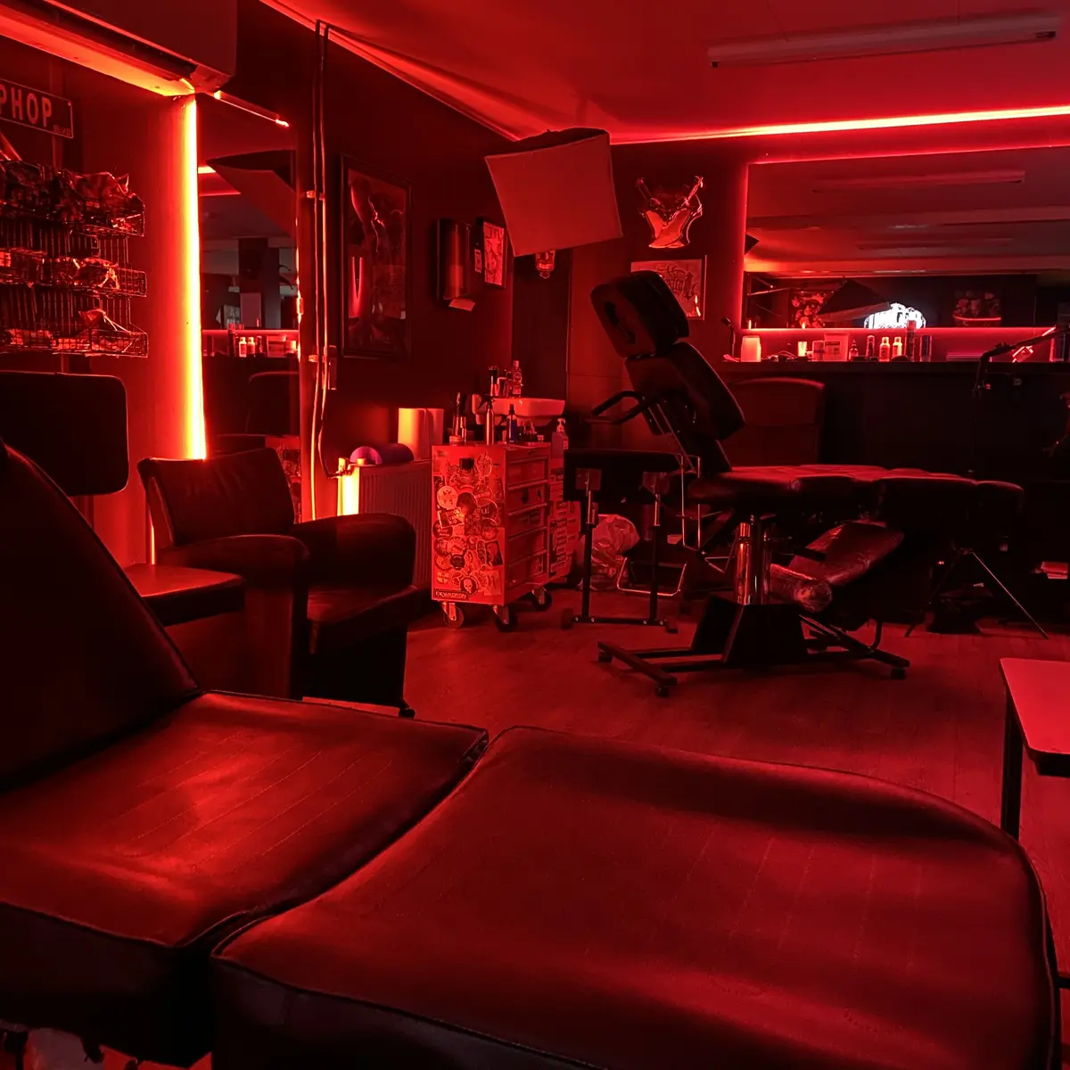 Wachtruimte en behandelplekken in de studio
